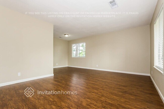 Building Photo - 375 Notre Dame Dr
