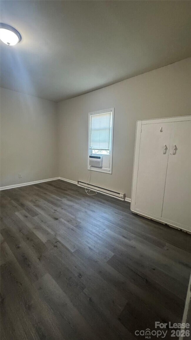 Building Photo - 617 Pinoca St