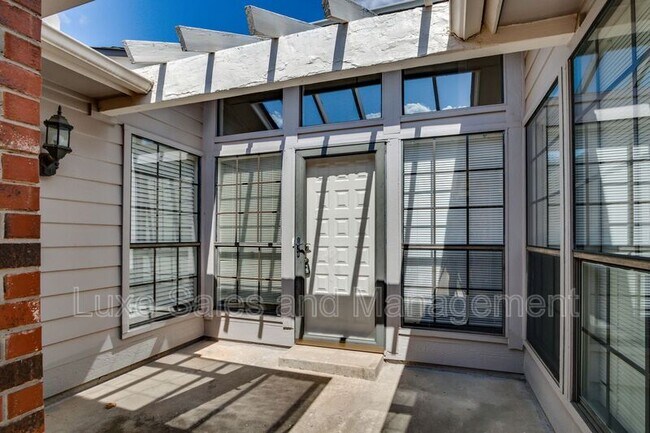 Foto del edificio - 7713 Doris Dr