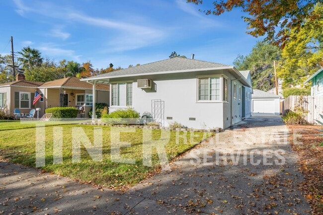 Building Photo - 208 43rd St