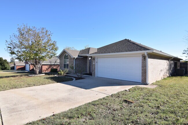 Foto del edificio - 4202 Maid Marian Cir