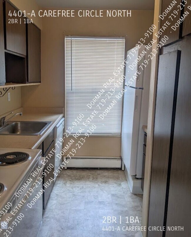 Foto del edificio - 4401 Carefree Cir N