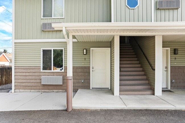 Building Photo - Fresh & Modern 3BR Apartment Just Minutes from ISU