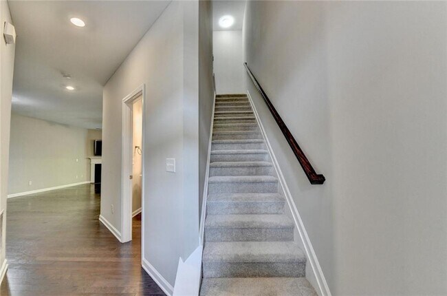 Building Photo - 7245 Heritage Oak Ct