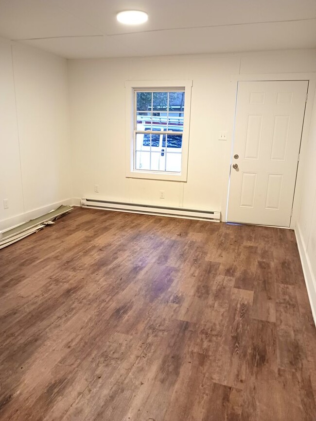 Building Photo - Nice Remodeled One Bedroom Apt available i...