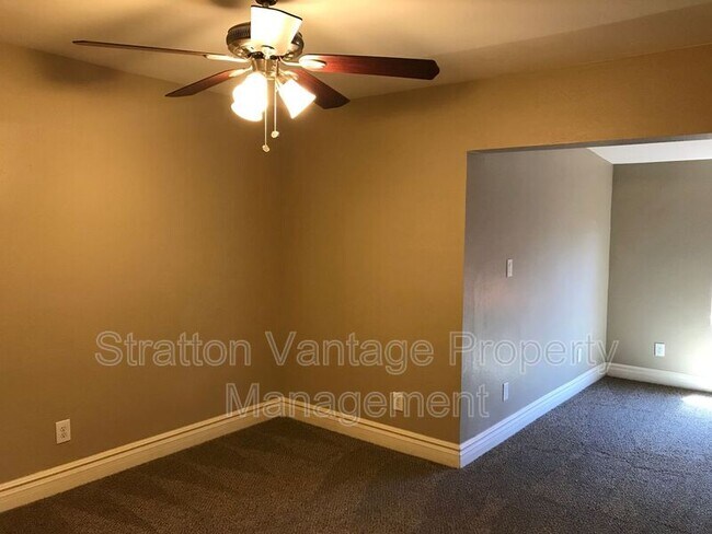 Foto del edificio - 3205 E Crescent Ave