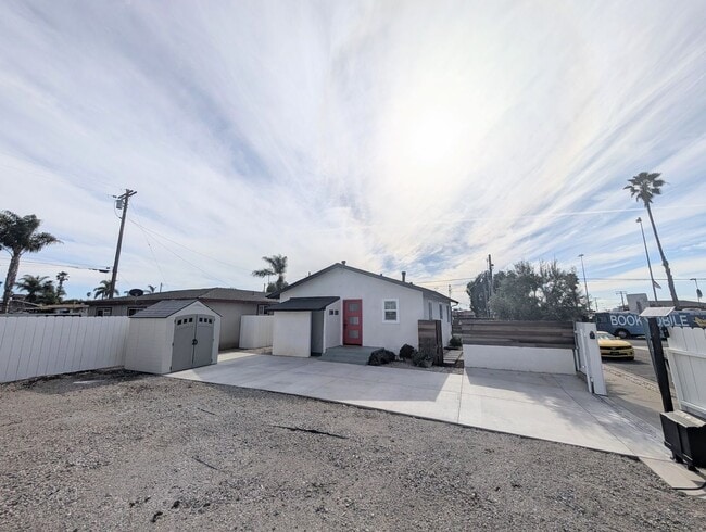 Building Photo - Beautifully Renovated 2 Bedroom in Oceanside!