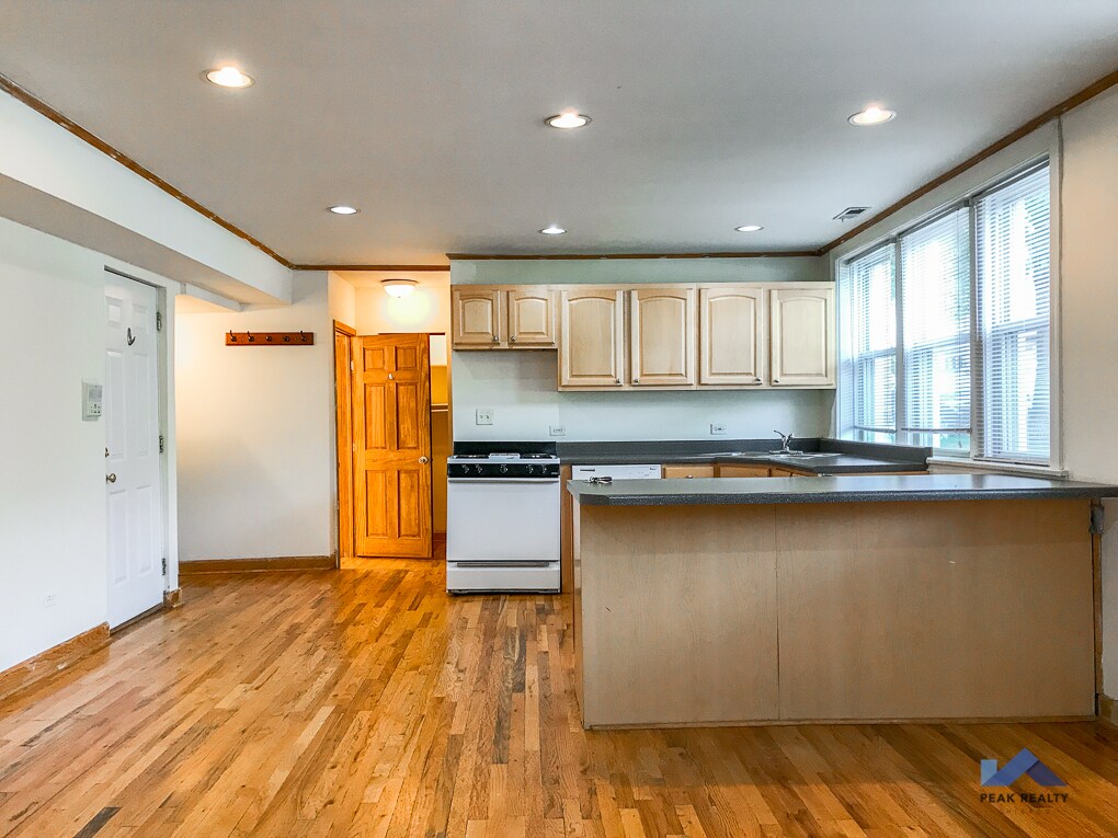 Primary Photo - 3104 N Wolcott Ave
