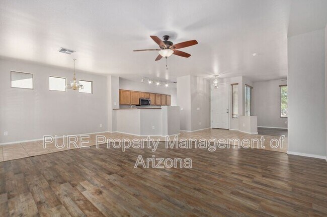 Foto del edificio - 1710 S 159th Ave