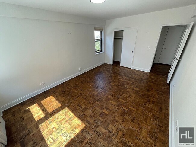 Building Photo - GORGEOUS 4 BED IN BEEKMAN PLACE!