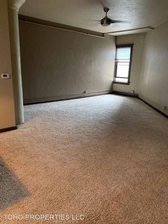 241 N Broadway, Green Bay, WI 54303 Room for Rent in Green Bay, WI