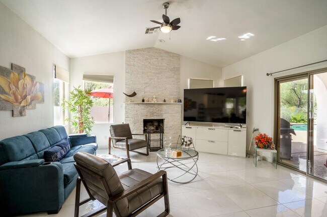 Foto del edificio - 3600 N Sabino Creek Pl