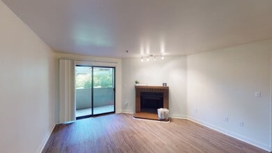 Interior Photo - Crown Pointe