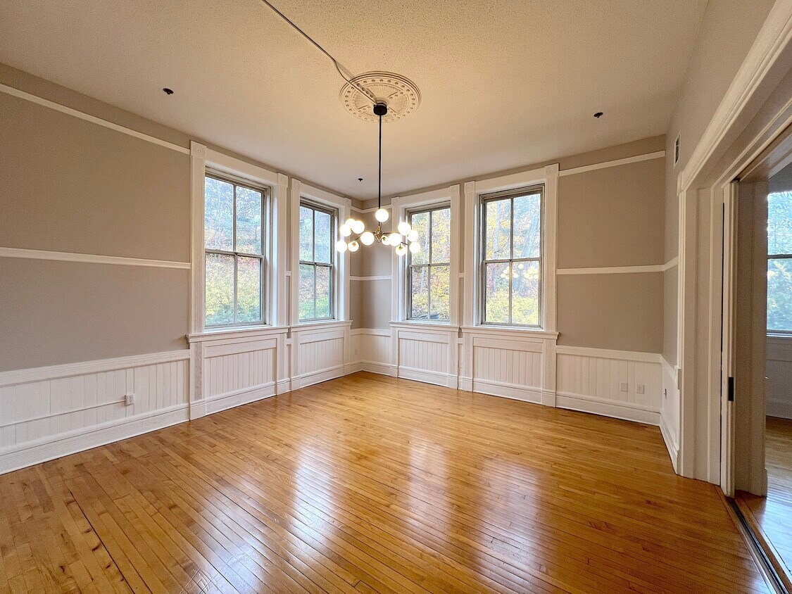 Foto principal - 27 Hillside Pl