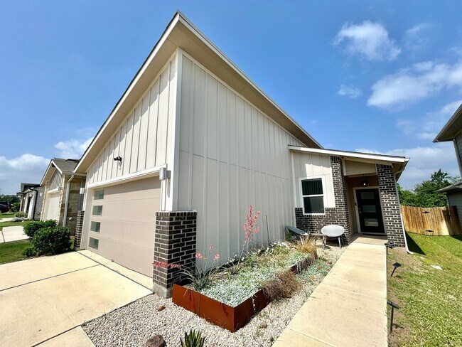 Foto del edificio - Modern and Cozy 3BR/2BA Home with Garage, ...