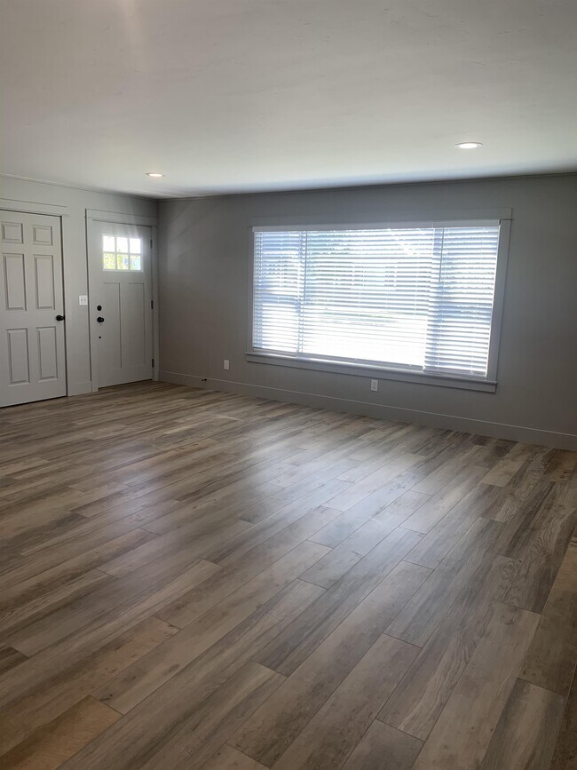 Foto del edificio - 639 NW Elm Ave