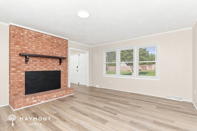 Building Photo - 1404 Cedar Dr