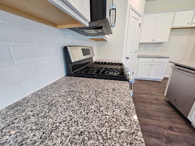 Foto del edificio - Like New End-Unit townhome in Monroe!