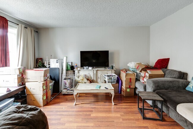 Building Photo - 3 Bedroom Townhome in Tuckahoe!