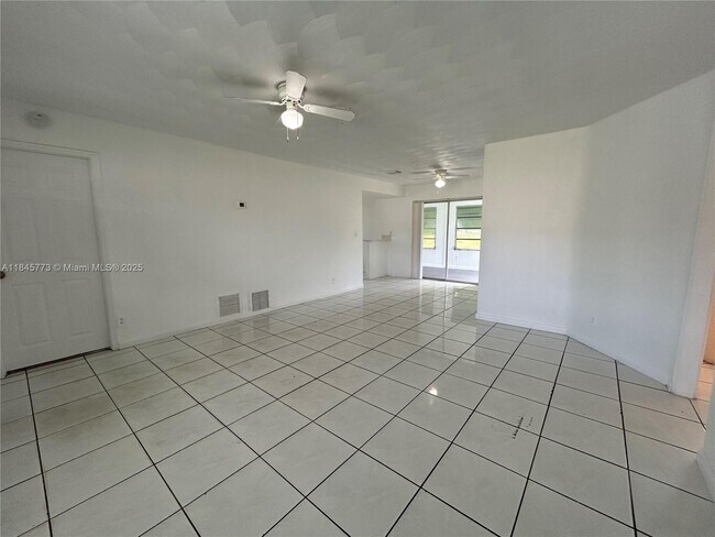 Building Photo - 3620 NW 35th Ave