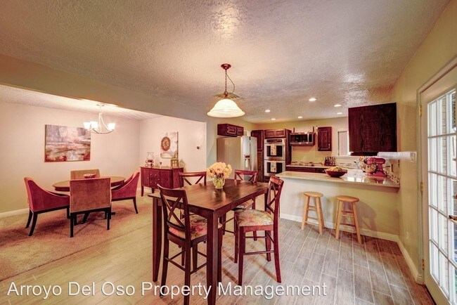Building Photo - 424 Monte Alto Pl NE