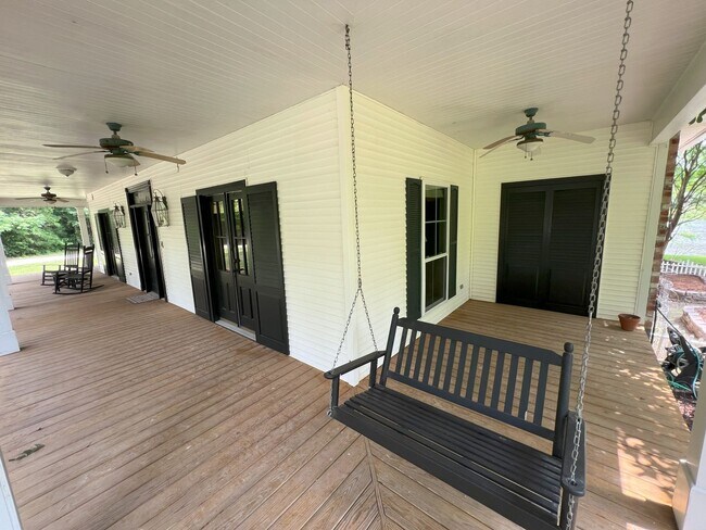 Building Photo - 4 bedroom, 2.5 bathroom located in Jackson...