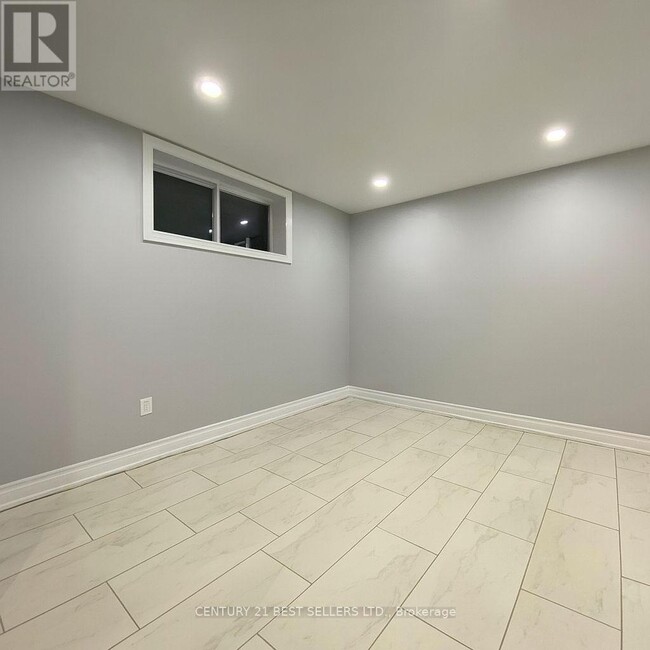 Building Photo - 54 Milford Haven Dr