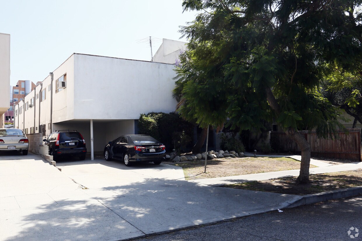 Building Photo - 3444 Mentone Ave