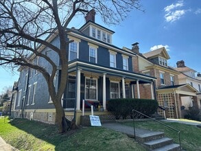 Building Photo - 403 W 8th Ave