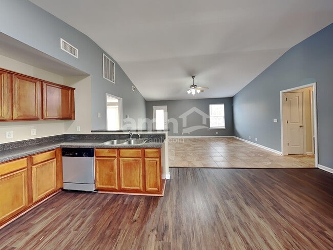 Building Photo - 2106 Bimelech Ln