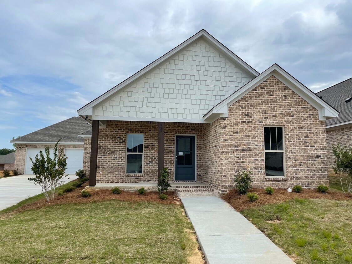 825 Long Leaf Cir, Brandon, MS 39042 House Rental in Brandon, MS