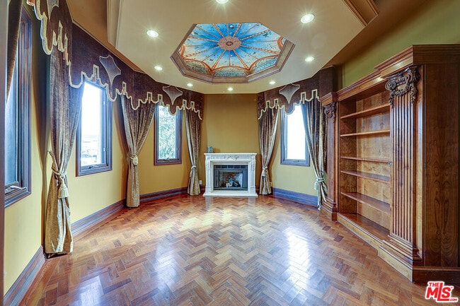 Building Photo - 209 S Anita Ave