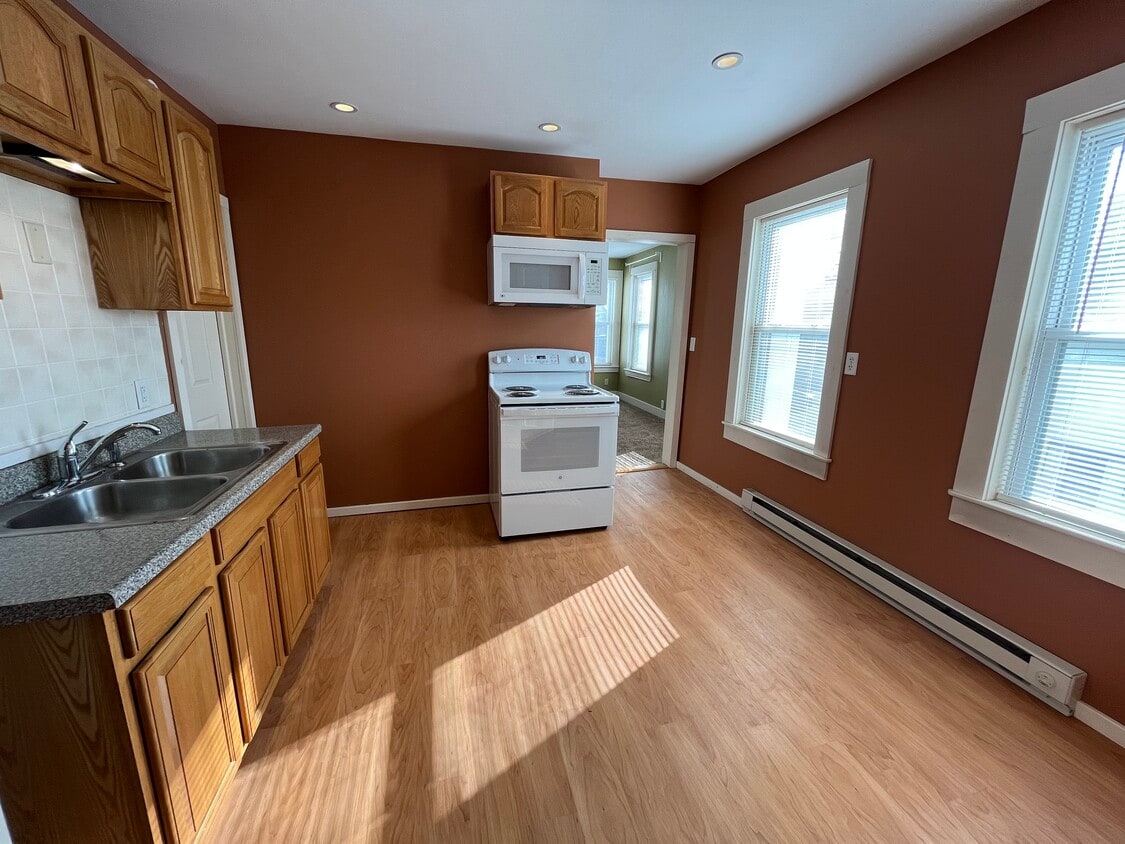 16 Harrison Ave, Westfield, MA 01085 Townhouse for Rent in Westfield