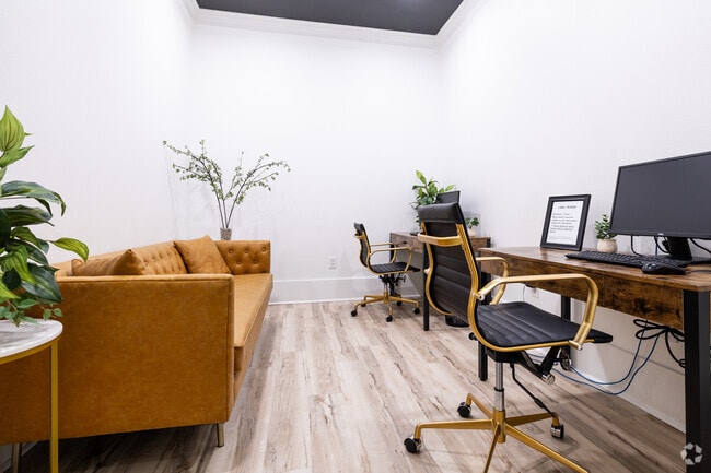 Business Center - Lakes at Westview