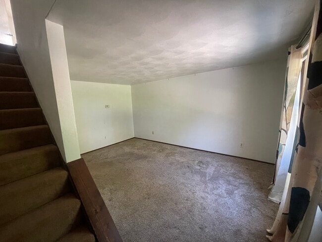 Building Photo - 155 Garfield Way