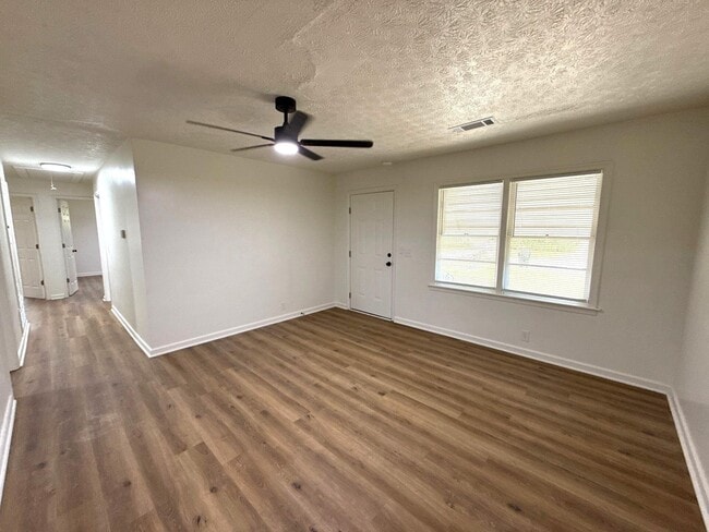Foto del edificio - 2309 Ginny Ave