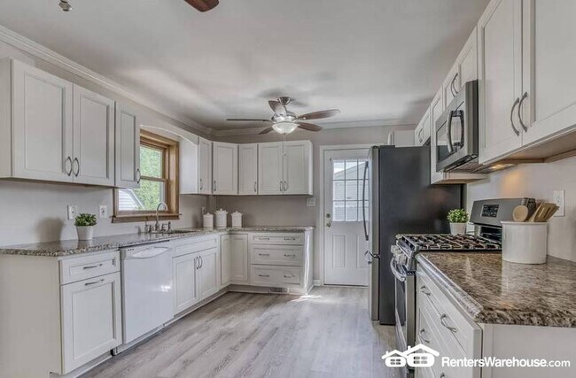 Building Photo - 401 Carrollwood Rd