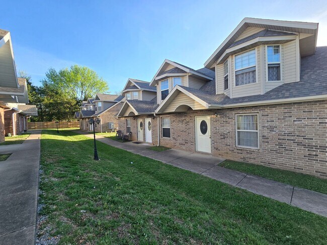 Foto del edificio - Capri Townhomes