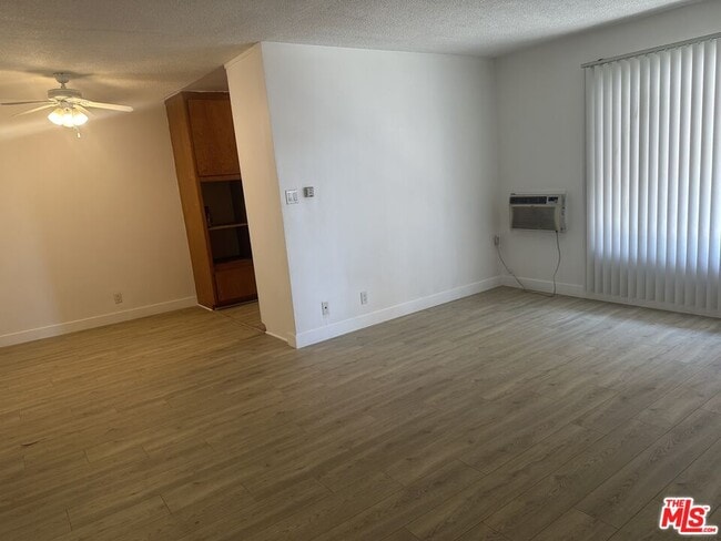 Building Photo - 428 S Wilton Pl