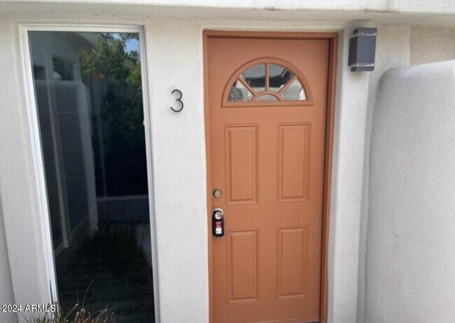 Building Photo - 721 E Sierra Vista Dr