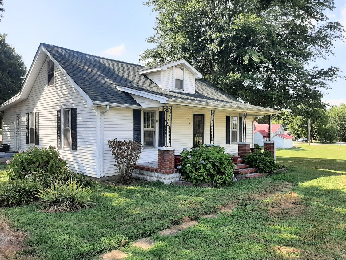 Primary Photo - 4560 E Robertson Rd