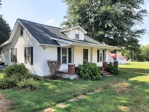 Building Photo - 4560 E Robertson Rd