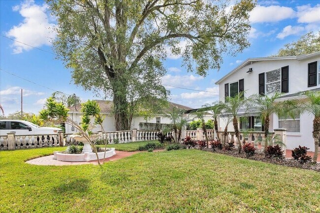Foto del edificio - 6008 N Tampa St