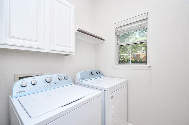 Building Photo - 502 Crestridge Dr