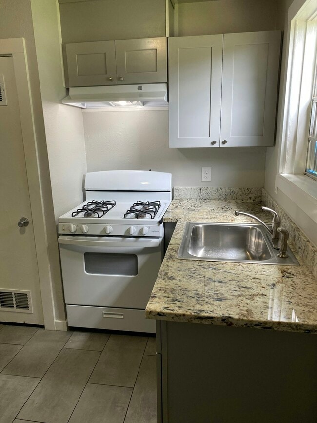 Building Photo - 2754 Foster St