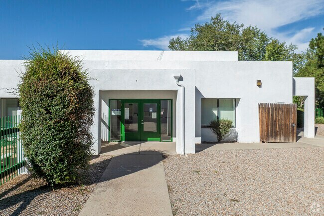 Oficina de arrendamiento - Evergreen Apartments