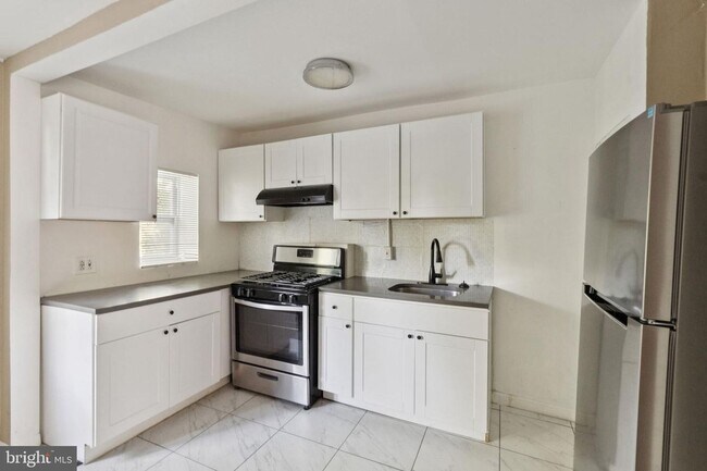 Photo - 358 E Upsal St House