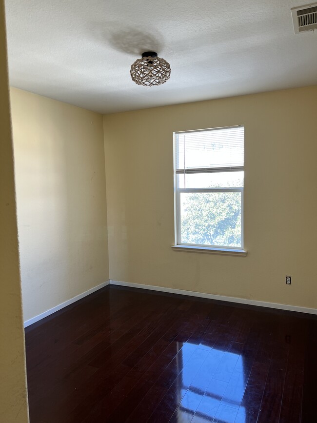 Foto del edificio - 1222 Elfin Forest Rd W