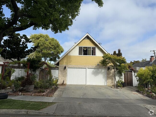 Building Photo - 707 Pierino Ave
