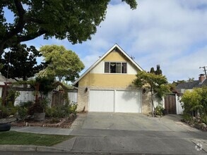 Building Photo - 707 Pierino Ave